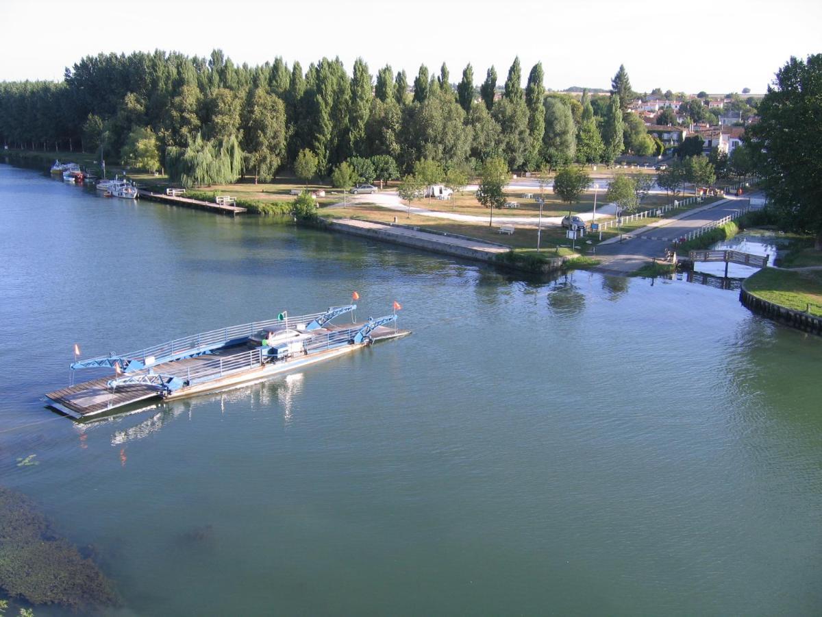 Camping Belle Riviere Chaniers Exteriér fotografie