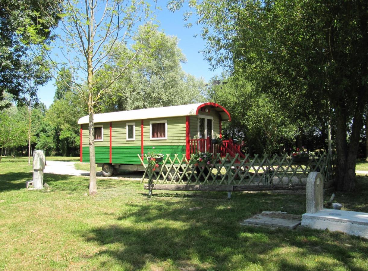 Camping Belle Riviere Chaniers Exteriér fotografie