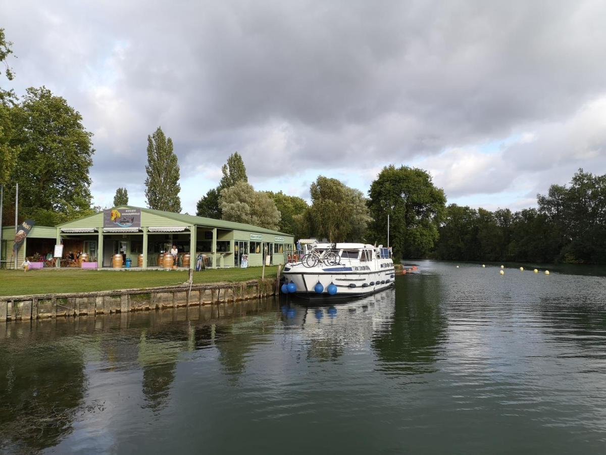 Camping Belle Riviere Chaniers Exteriér fotografie