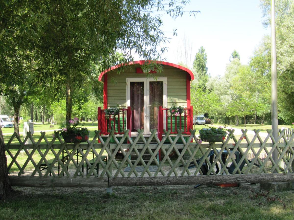 Camping Belle Riviere Chaniers Exteriér fotografie