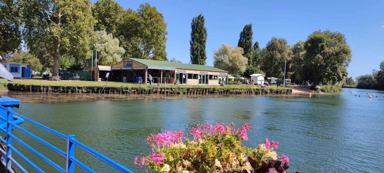Camping Belle Riviere Chaniers Exteriér fotografie