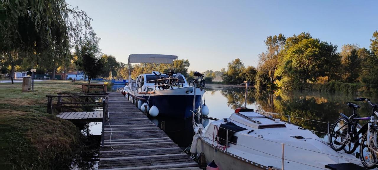Camping Belle Riviere Chaniers Exteriér fotografie
