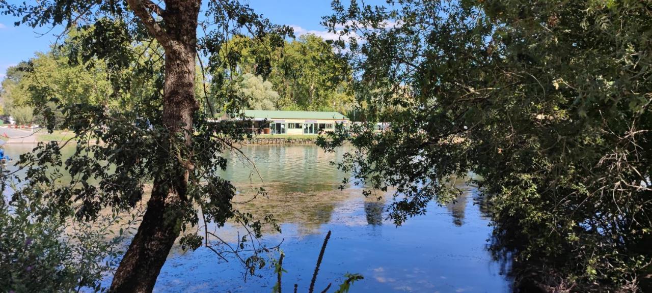 Camping Belle Riviere Chaniers Exteriér fotografie