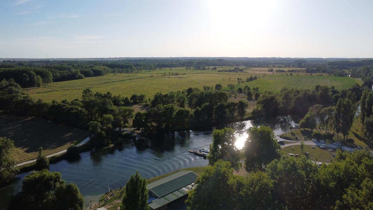 Camping Belle Riviere Chaniers Exteriér fotografie
